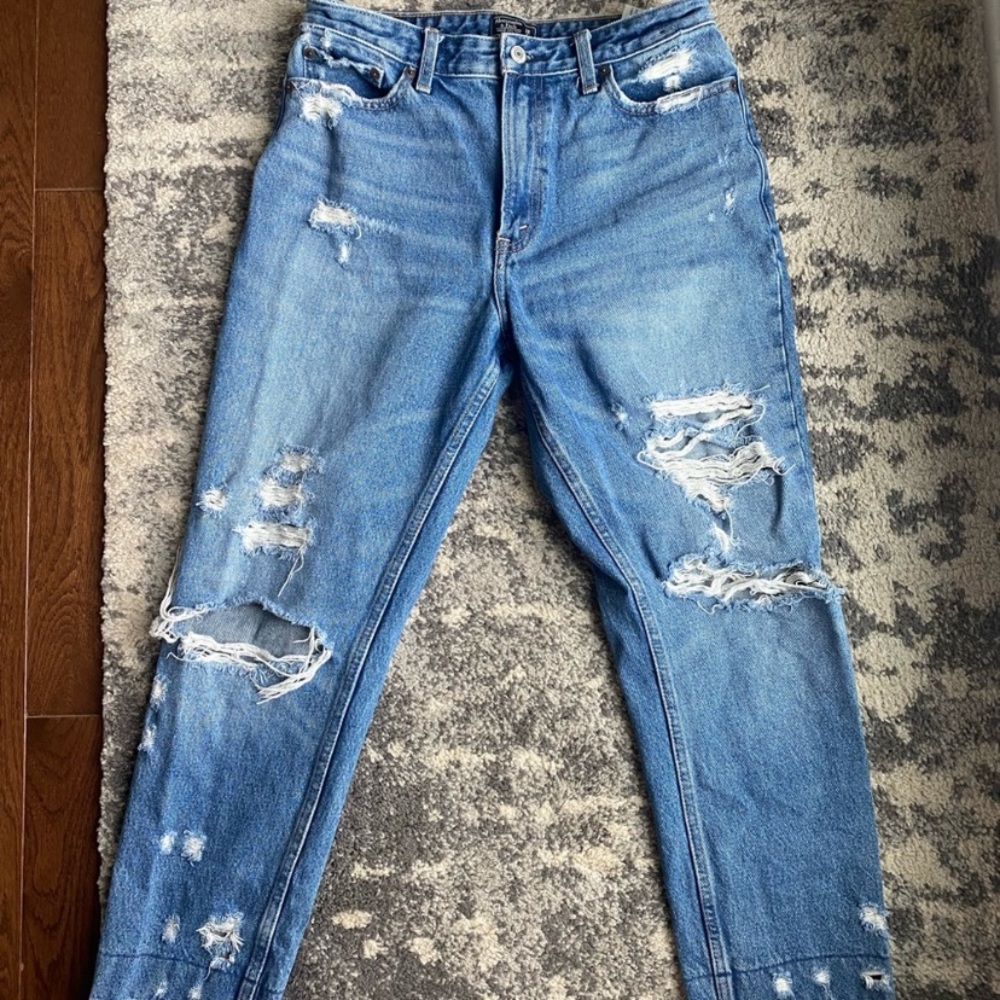 A&F Annie Girlfriend Jeans